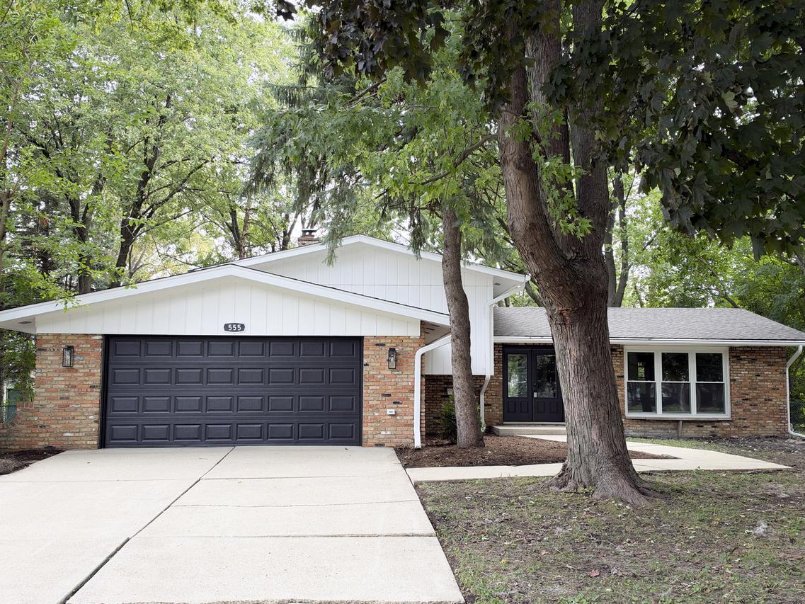28W555 Leverenz Rd., Naperville, IL 60564