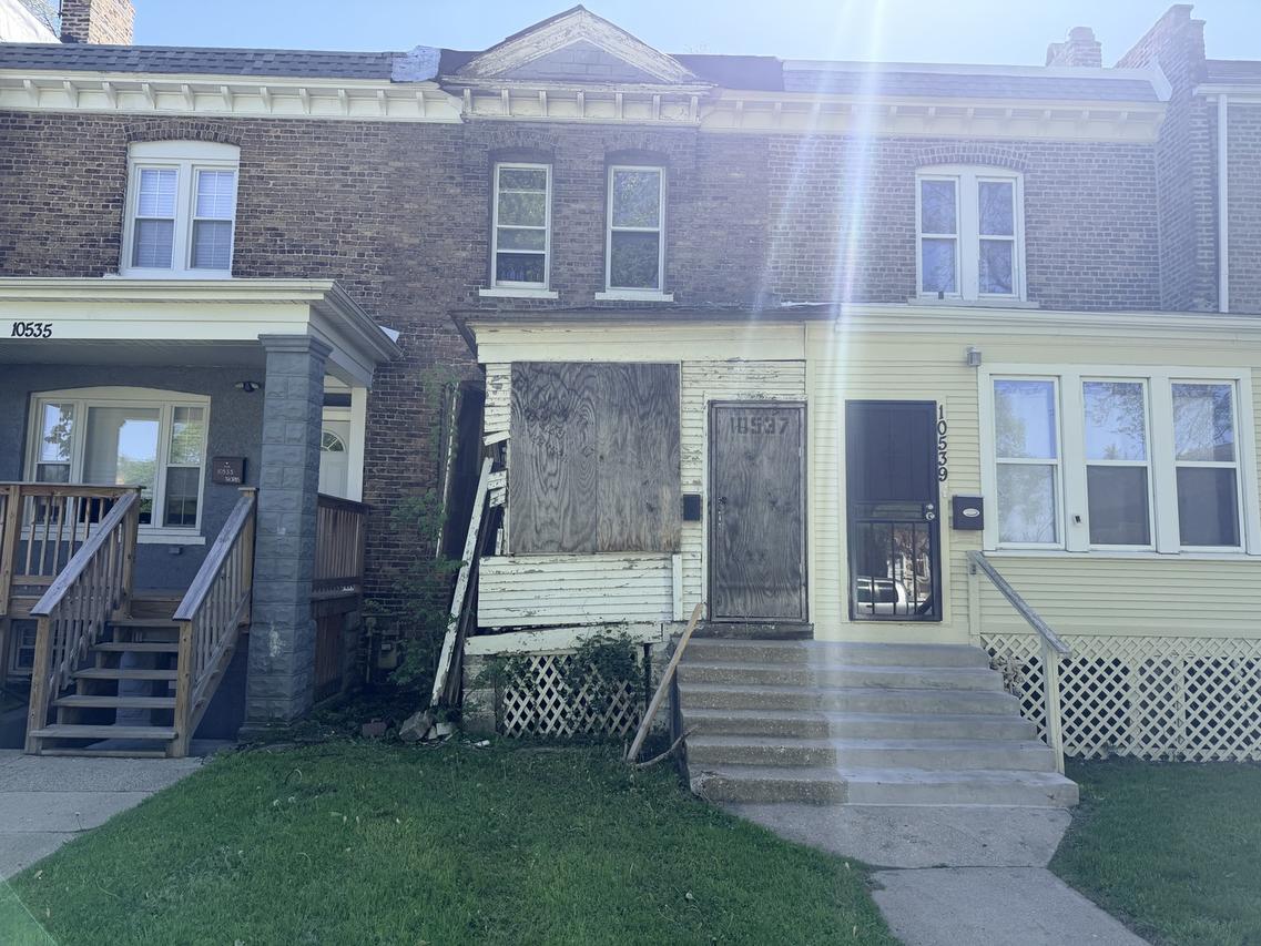 10537 S Corliss Ave., Chicago, IL 60628