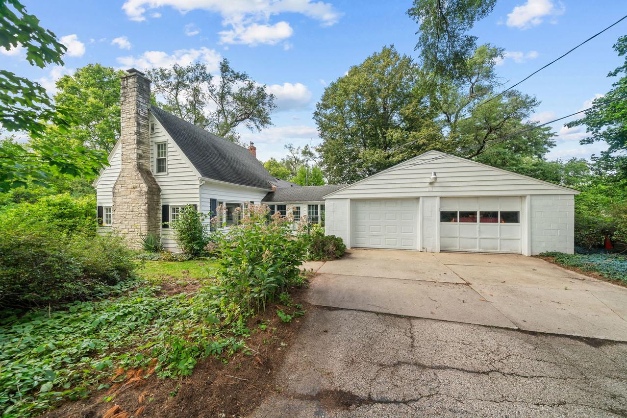 571 W Rockton Rd., Rockton, IL 61072