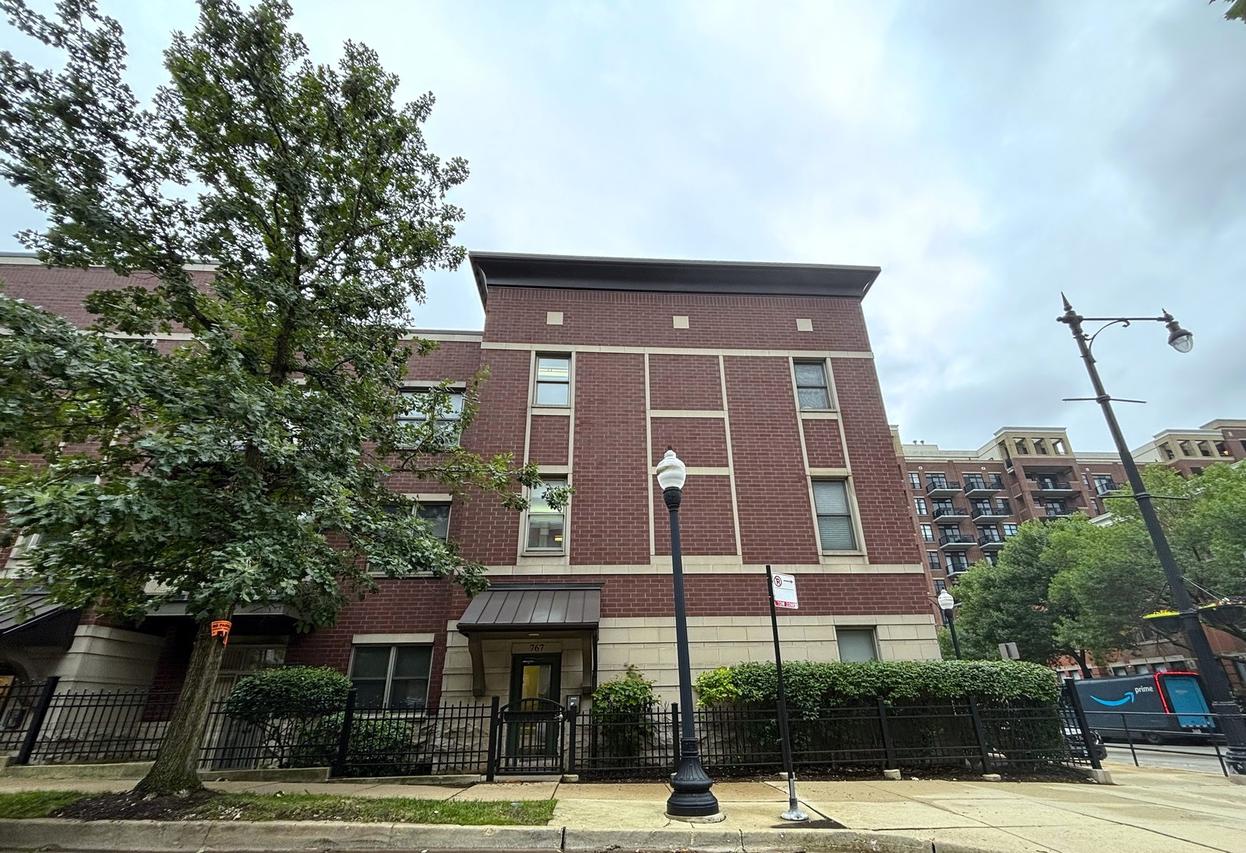 767 W 15th St. #308, Chicago, IL 60607