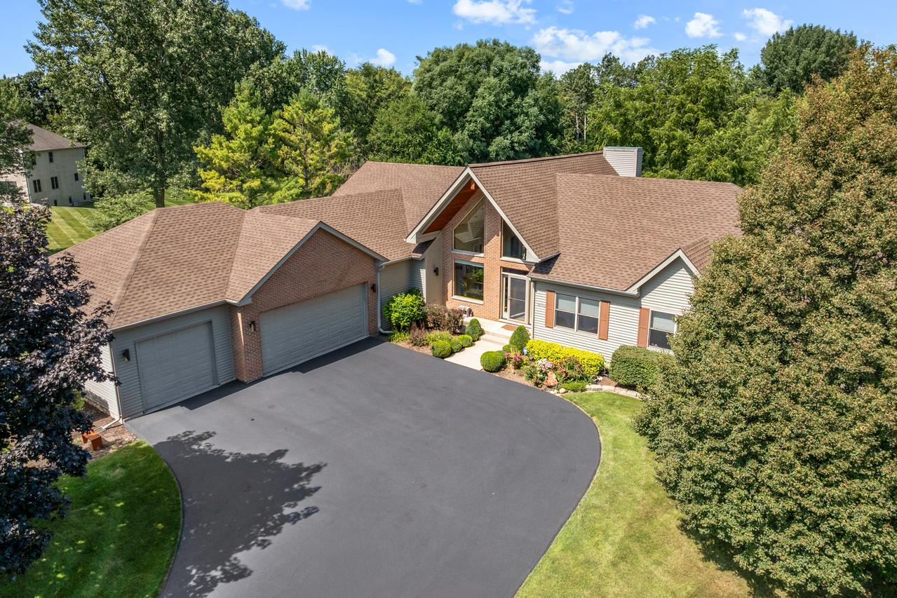 16002 Lerita Ct., Huntley, IL 60142