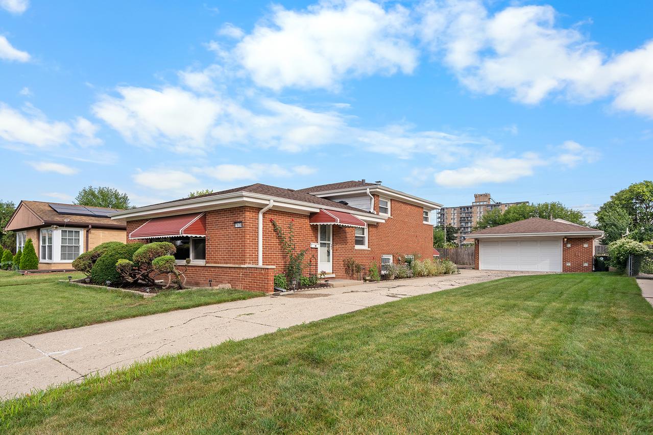 7828 Palma Ln., Morton Grove, IL 60053