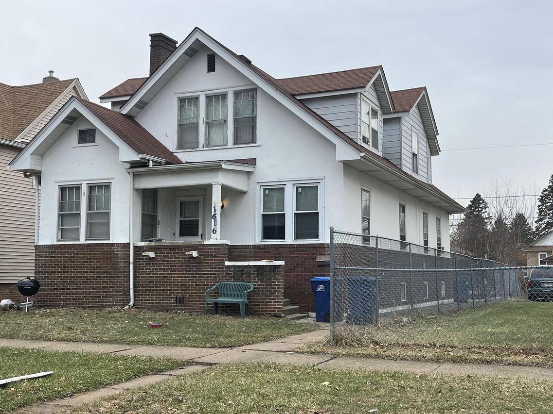 1616 Victoria Ave., North Chicago, IL 60064