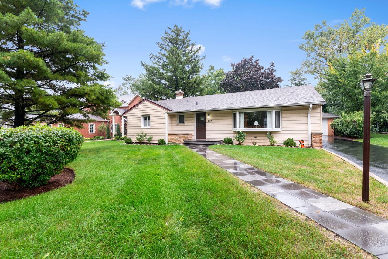 209 N Richmond Ave., Clarendon Hills, IL 60514