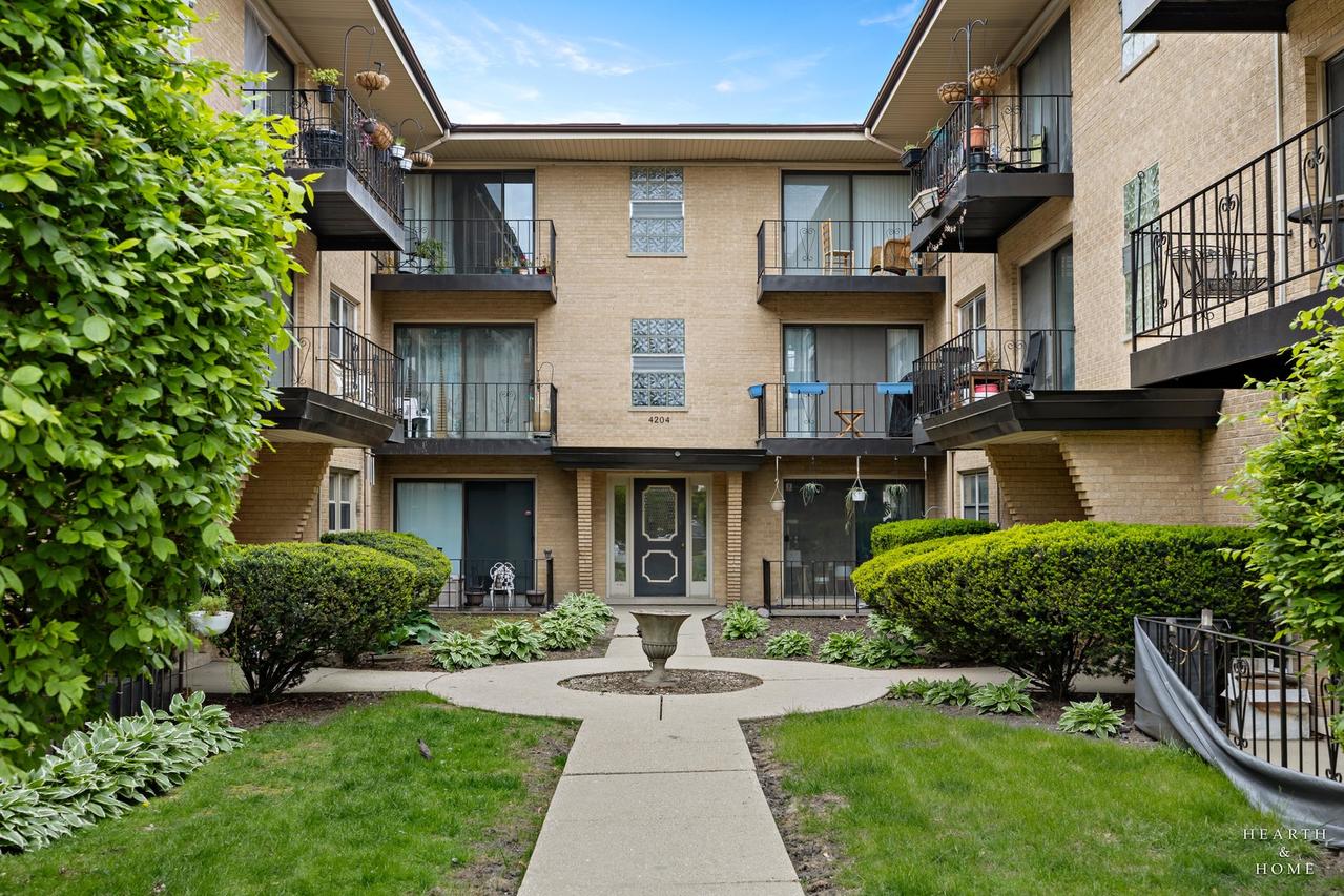 4204 N Keystone Ave. #2C, Chicago, IL 60641