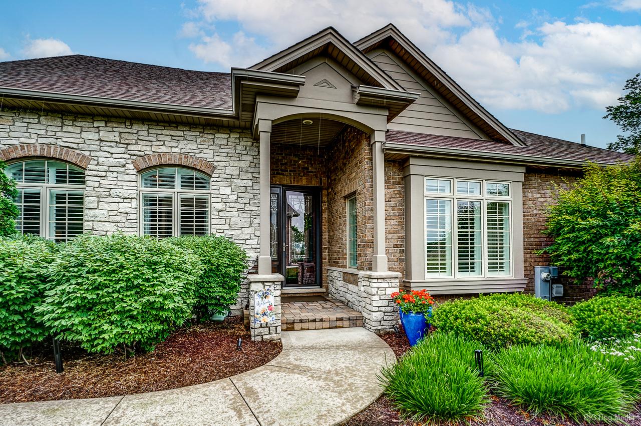 8999 Holland Harbor Cir., Frankfort, IL 60423