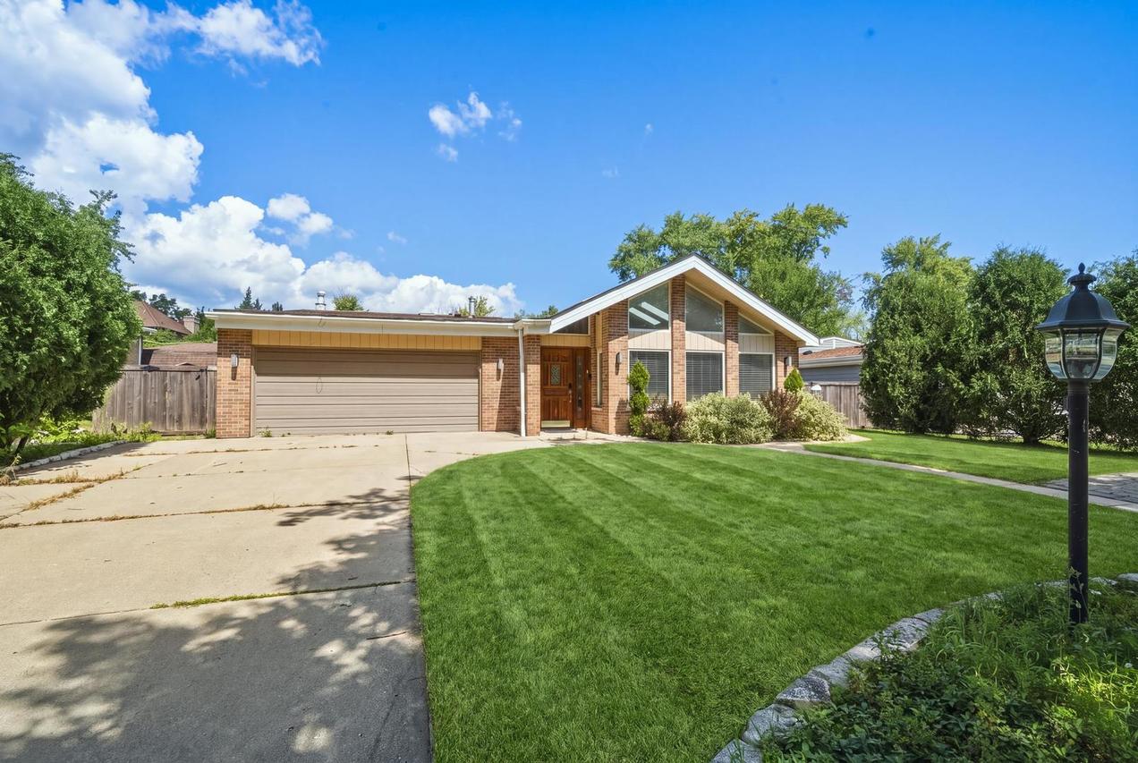 3550 Tamarind Dr., Northbrook, IL 60062