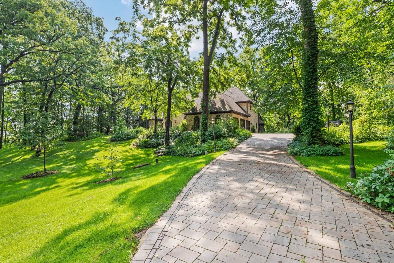 41W087 Highwood Ct., Campton Hills, IL 60119