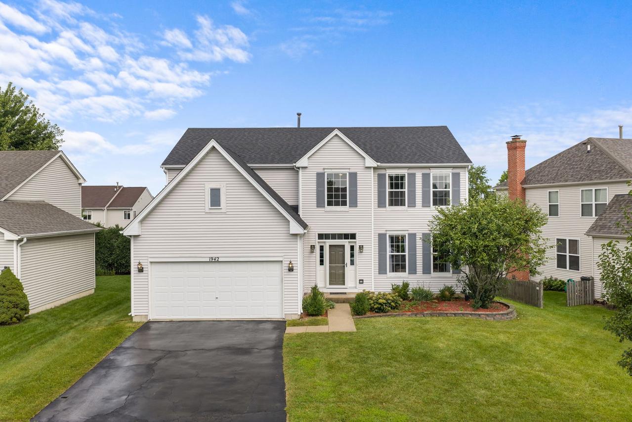 1942 W River Oaks Dr., Round Lake, IL 60073