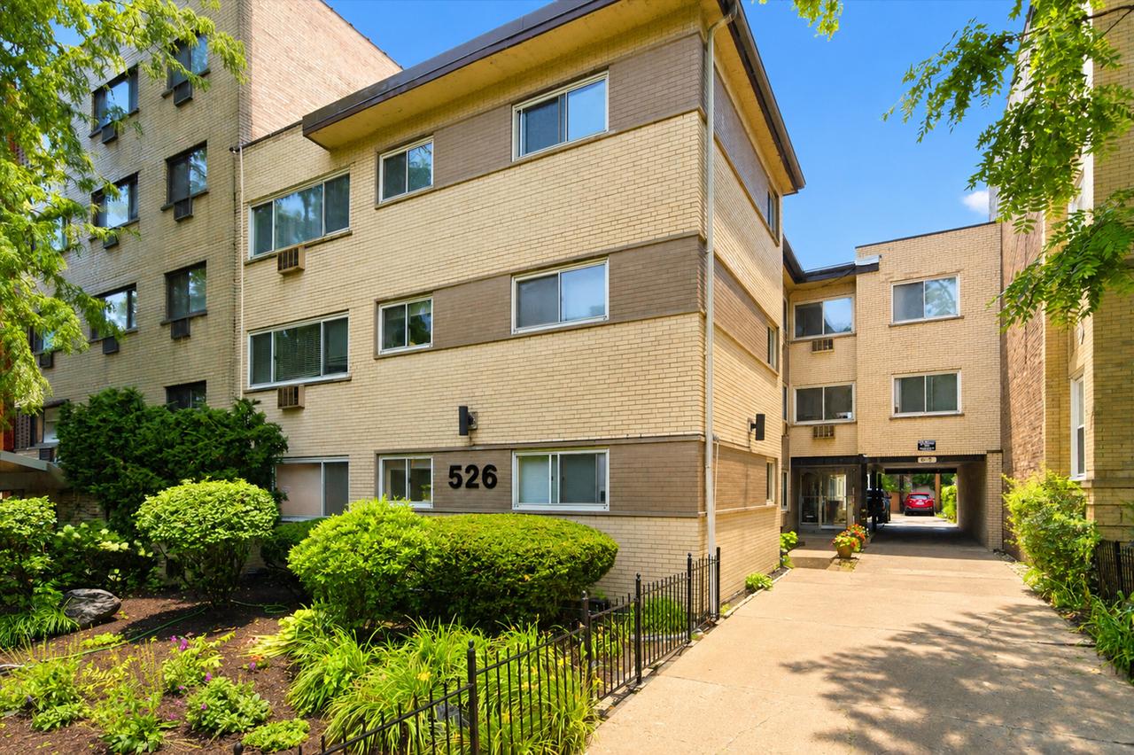 526 W Roscoe St. #2A, Chicago, IL 60657