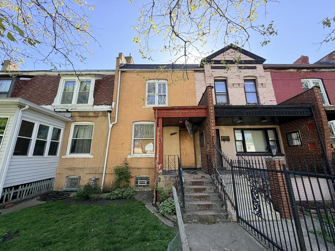 10609 S Champlain Ave., Chicago, IL 60628