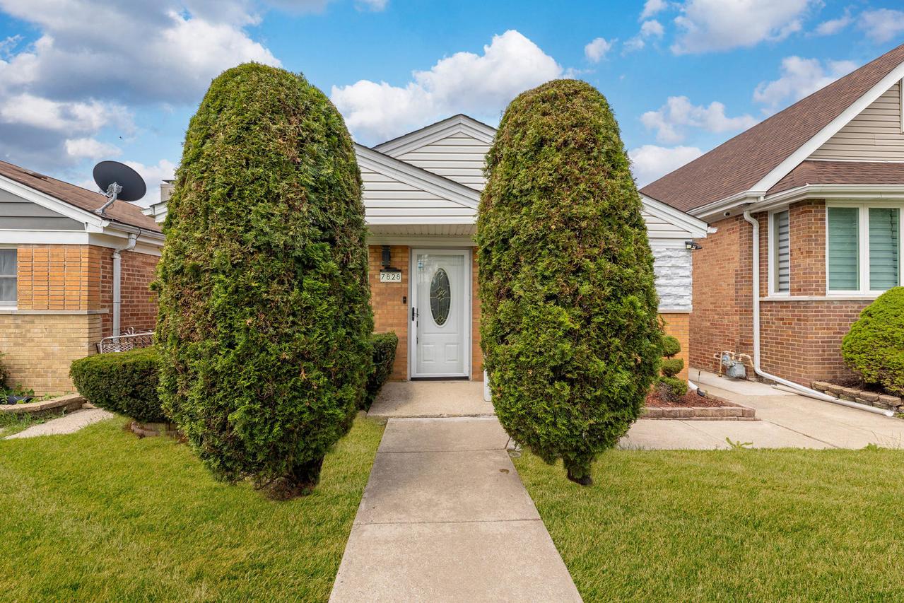 7828 Lotus Ave., Burbank, IL 60459