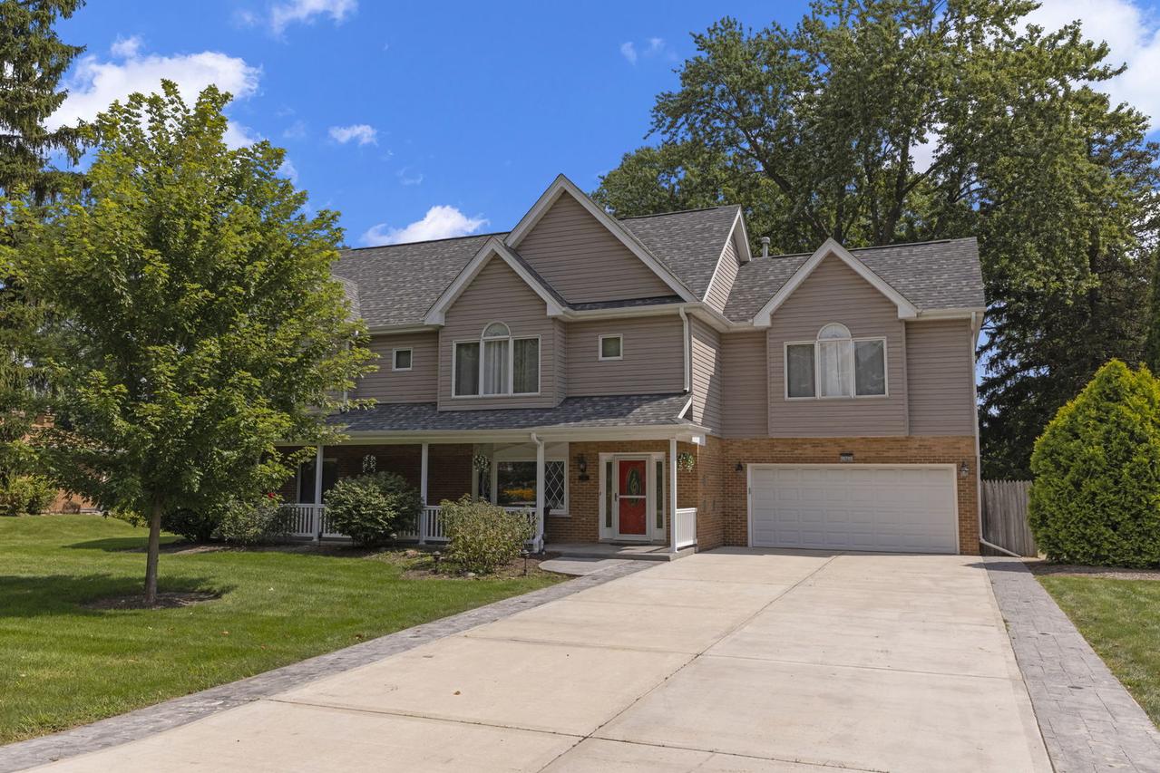 1S705 Westview Ave., Lombard, IL 60148