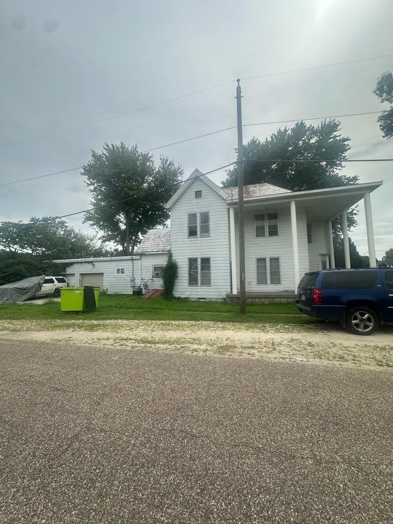 401 S Main St., Pleasant Hill, IL 62366