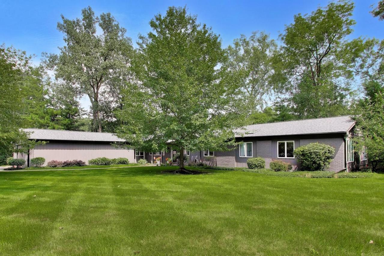 191 Kimberly Rd., North Barrington, IL 60010