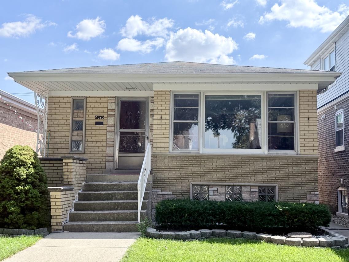4625 S Komensky Ave., Chicago, IL 60632