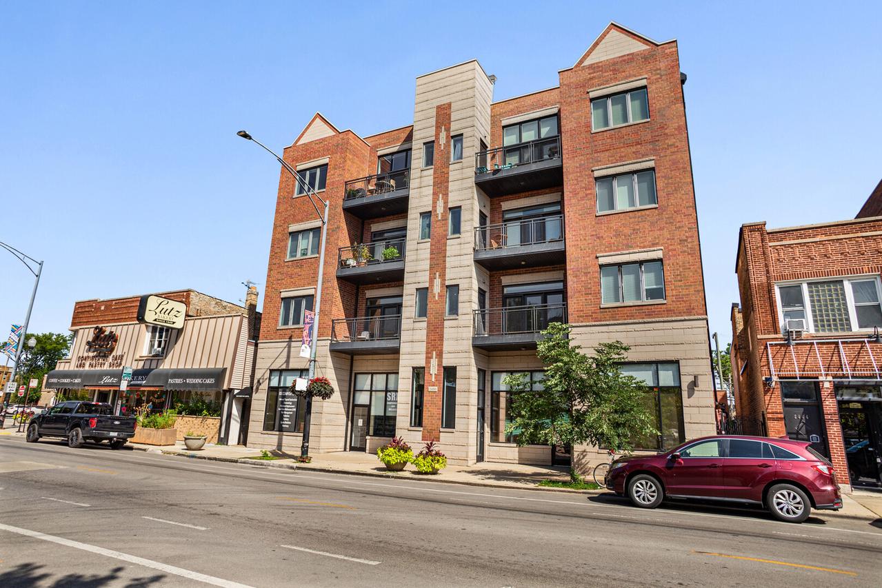 2450 W Montrose Ave. #3N, Chicago, IL 60618