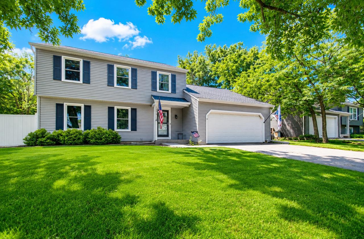 1581 Madison Ave., St. Charles, IL 60174