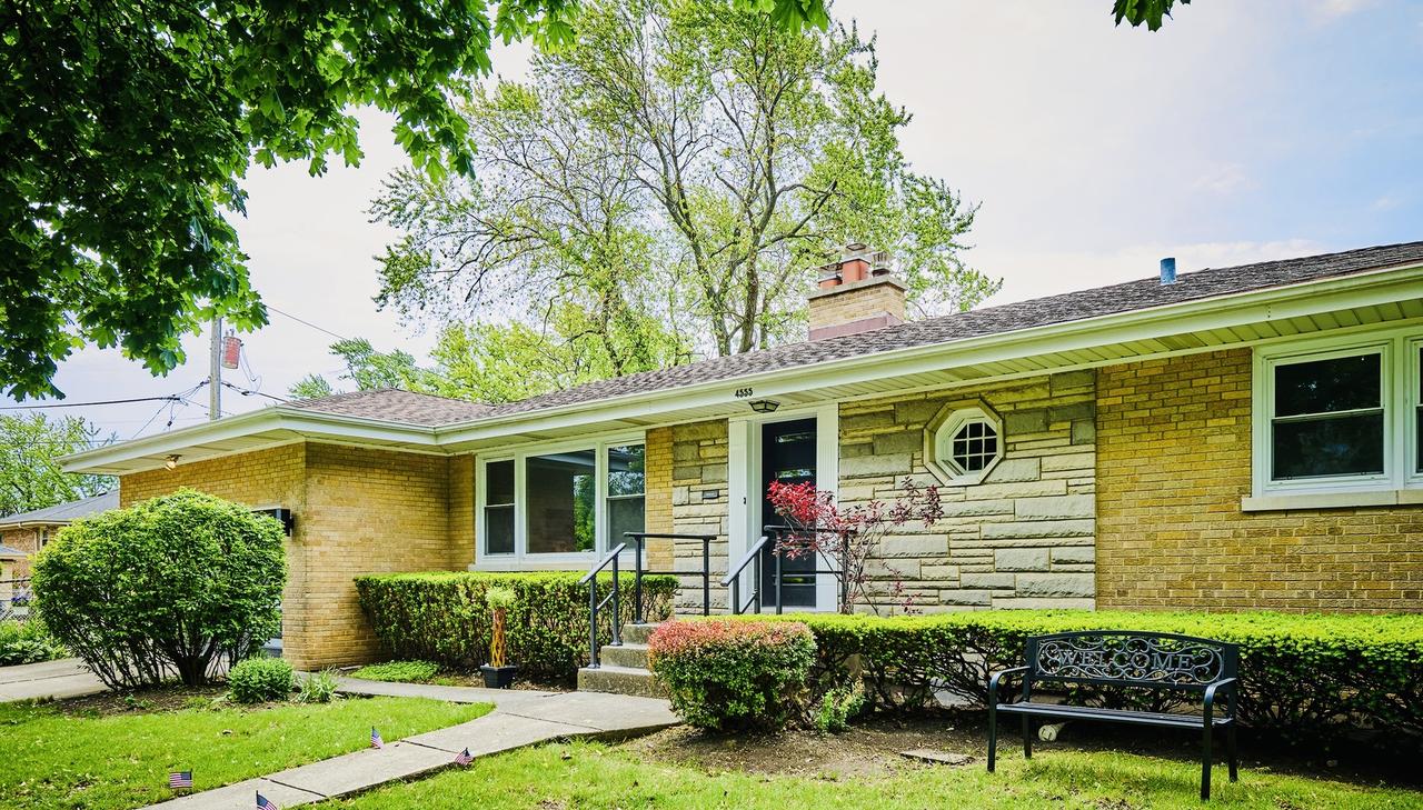 4555 Cleveland St., Skokie, IL 60076