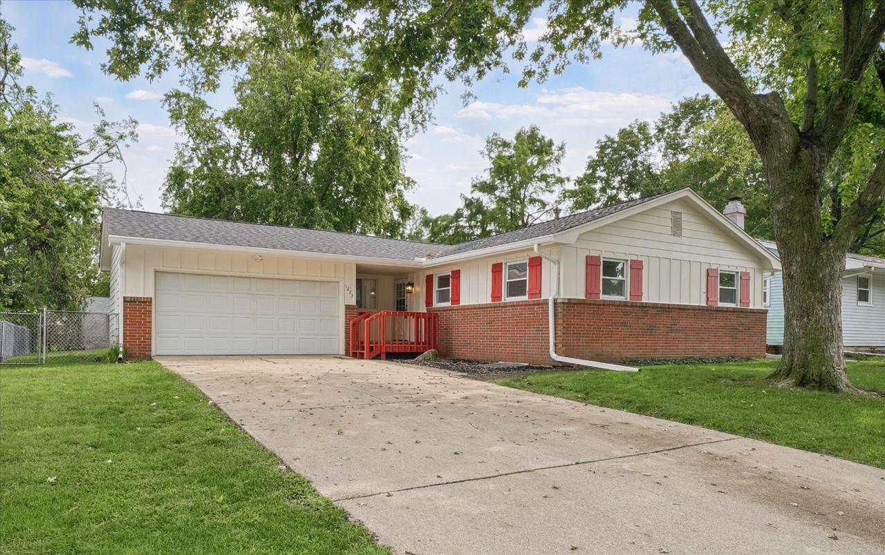 1223 Townley Dr., Bloomington, IL 61704