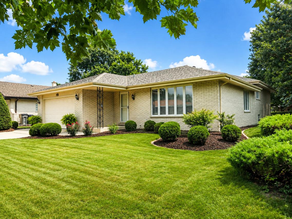 7453 Cashew Dr., Orland Park, IL 60462