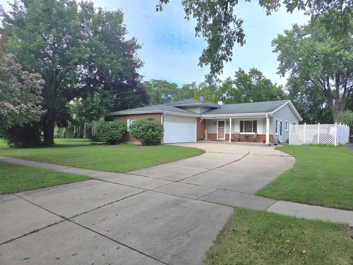 2018 Oxnard Dr., Downers Grove, IL 60516