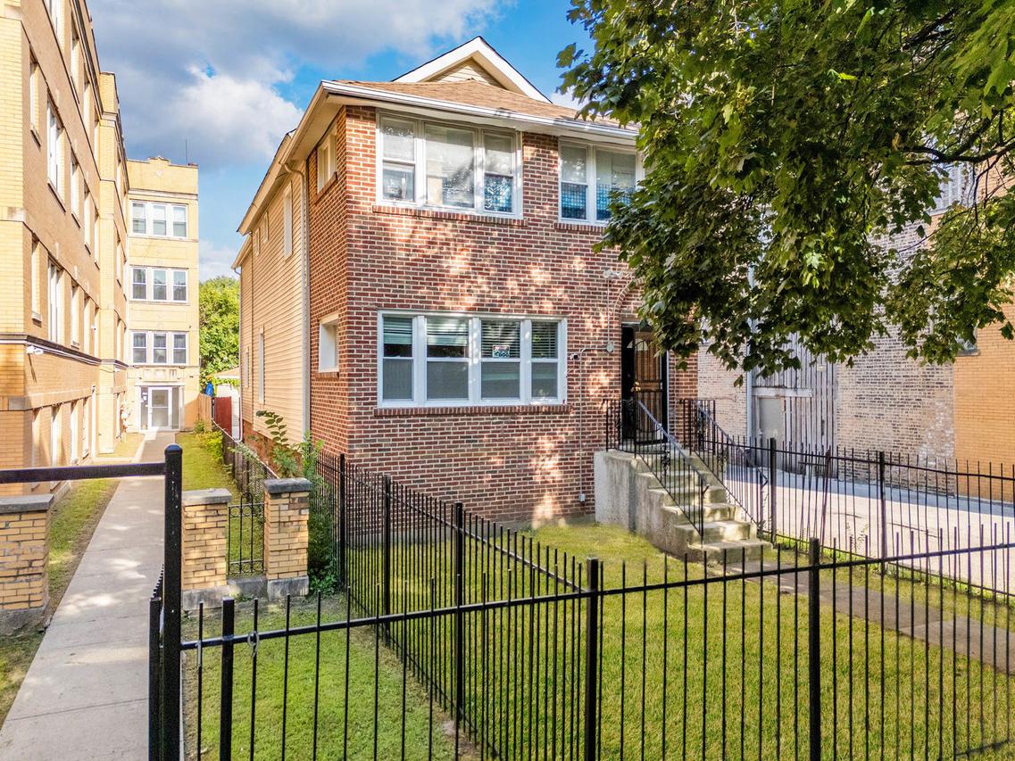 17 N Pine Ave., Chicago, IL 60644
