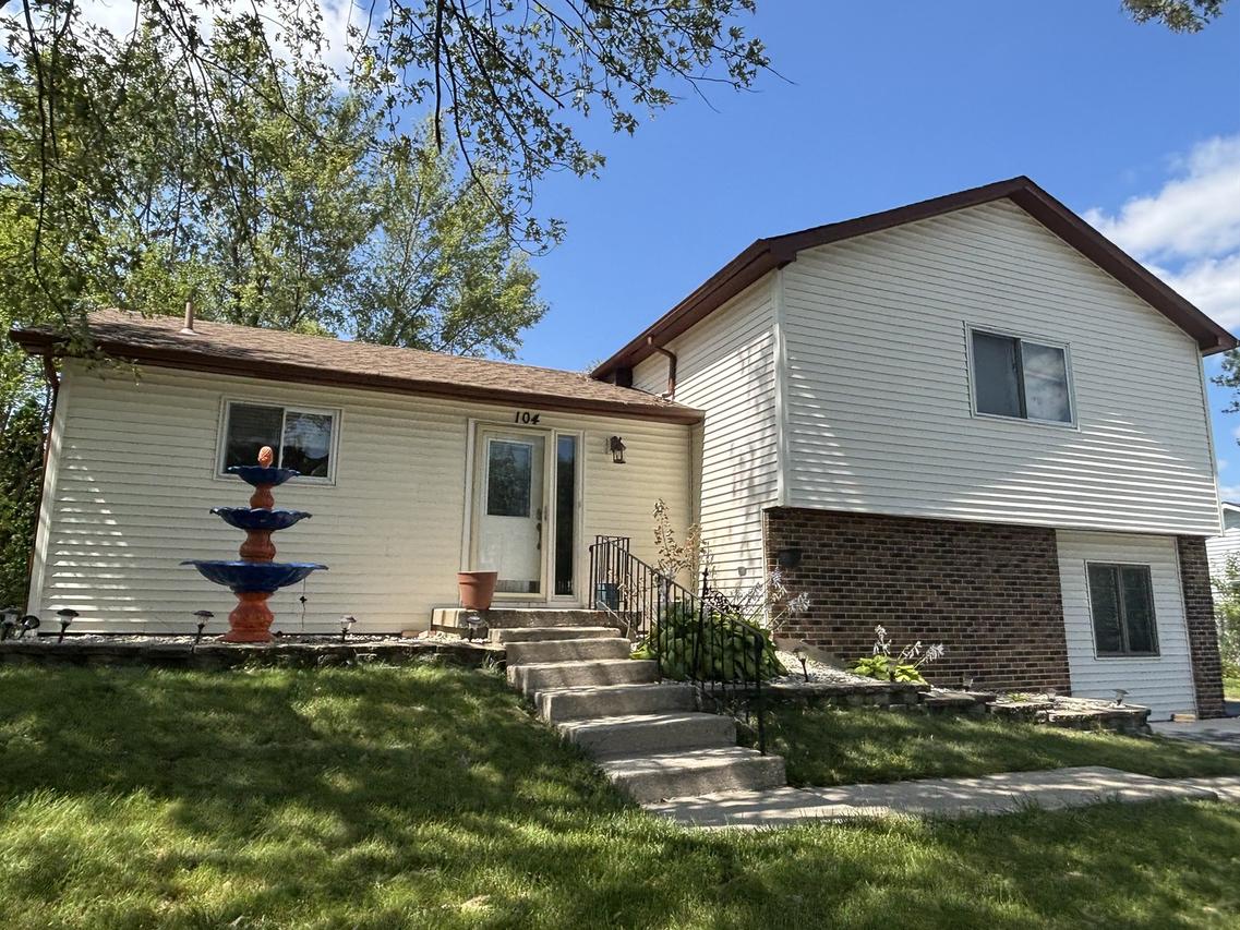 104 Pheasant Rd., Matteson, IL 60443
