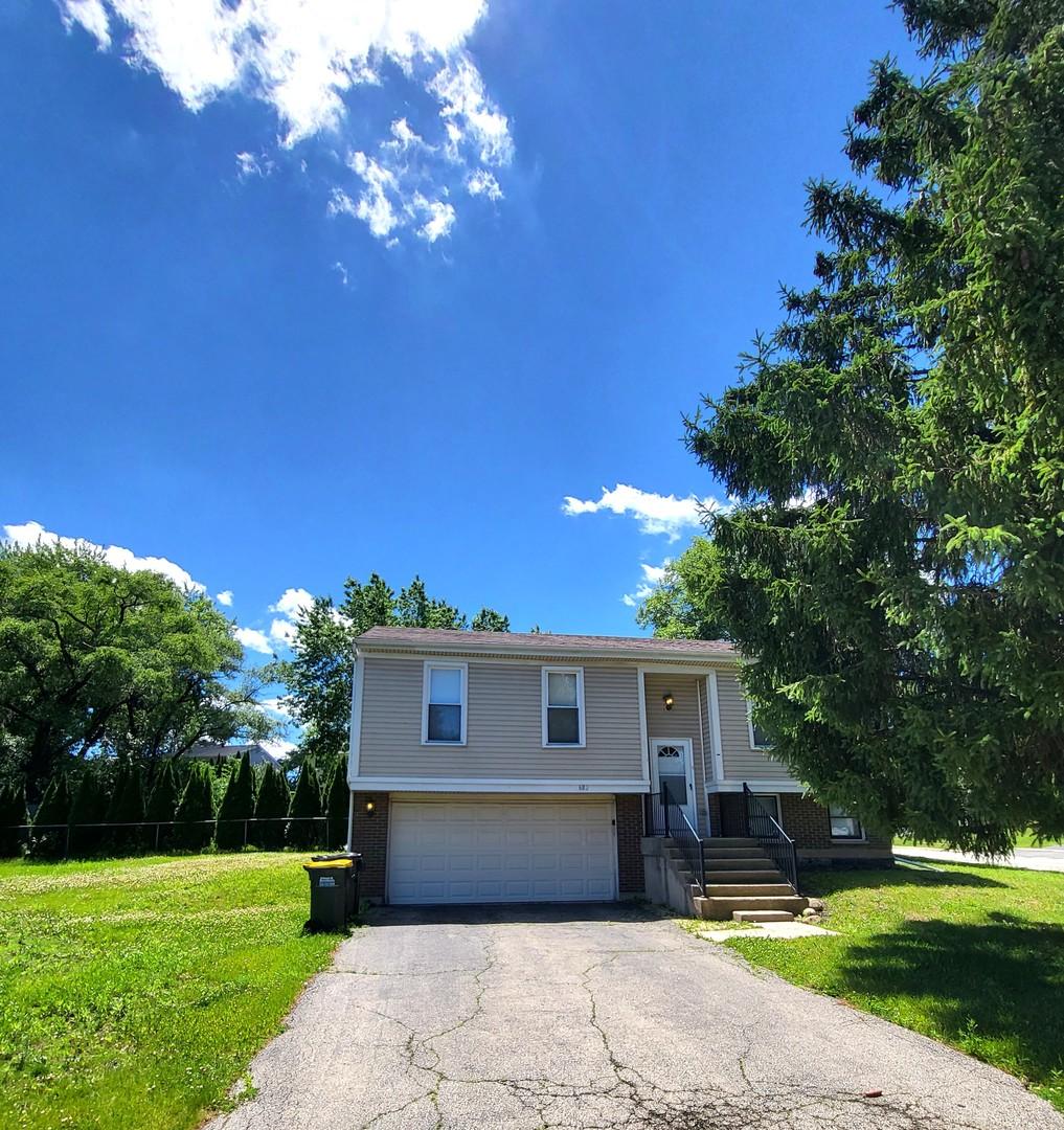 682 N Oswego Dr., Carol Stream, IL 60188