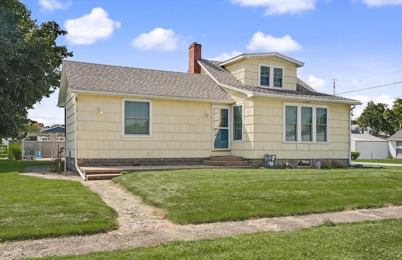 201 S Main St., Elliott, IL 60933