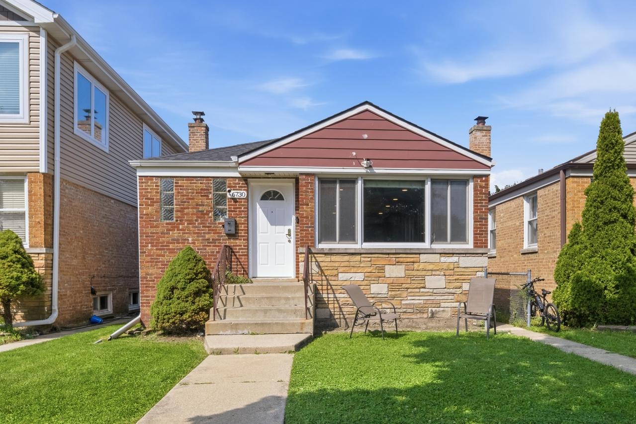 6730 N Whipple St., Chicago, IL 60645