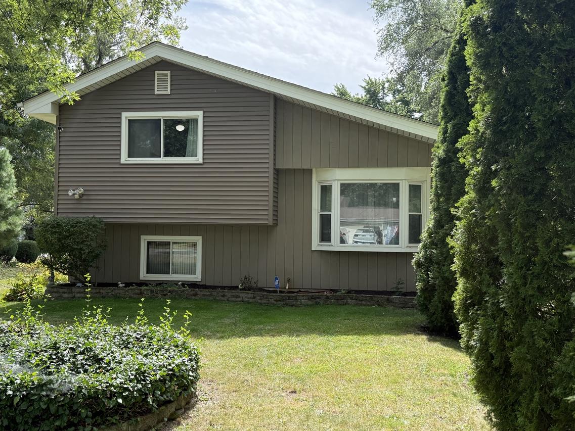 29W313 Ray Ave., West Chicago, IL 60185