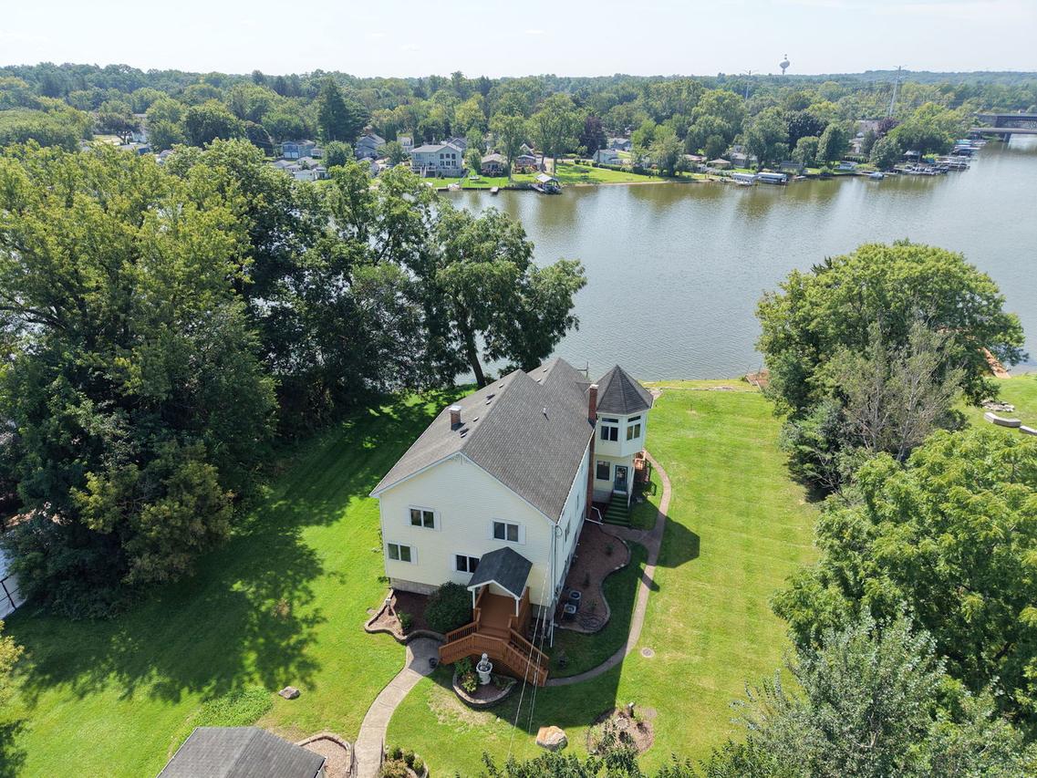 1301 Tower Ln., Cary, IL 60013