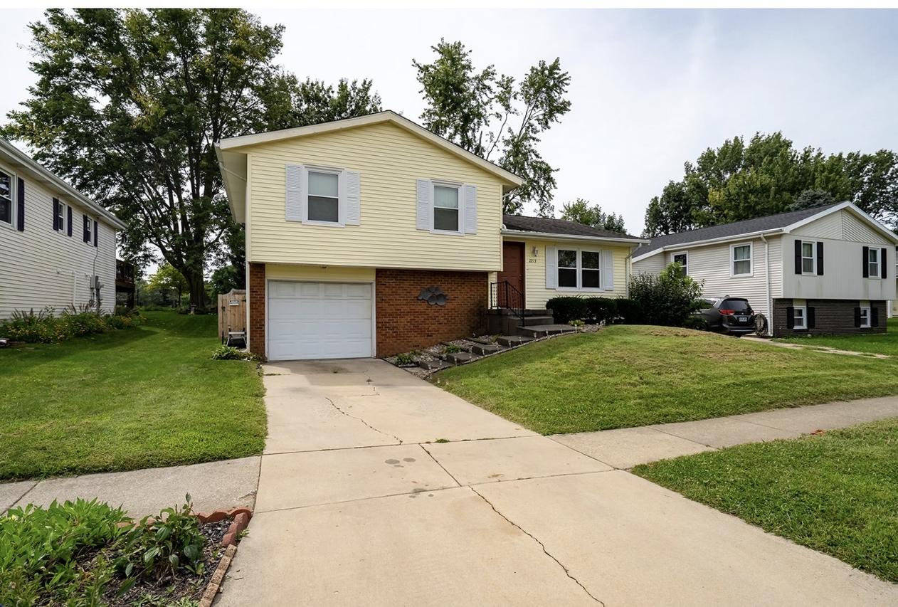2213 Clearwater Ave., Bloomington, IL 61704