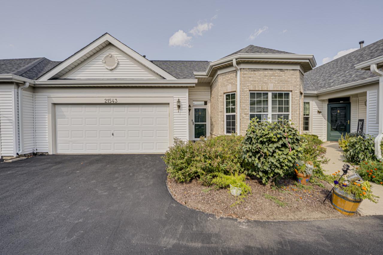 21543 Wolf Lake Way, Crest Hill, IL 60403