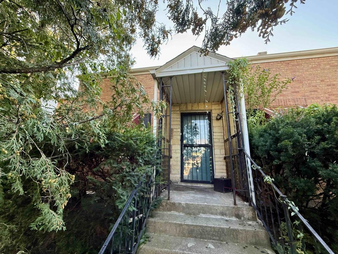 8830 Sayre Ave., Morton Grove, IL 60053