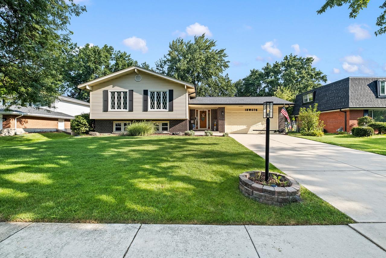 18W076 71st St., Darien, IL 60561
