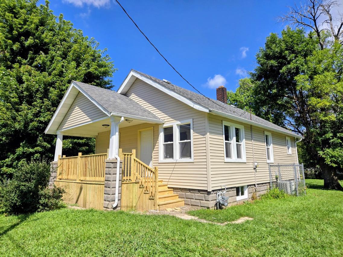 406 Cass St., East Peoria, IL 61611