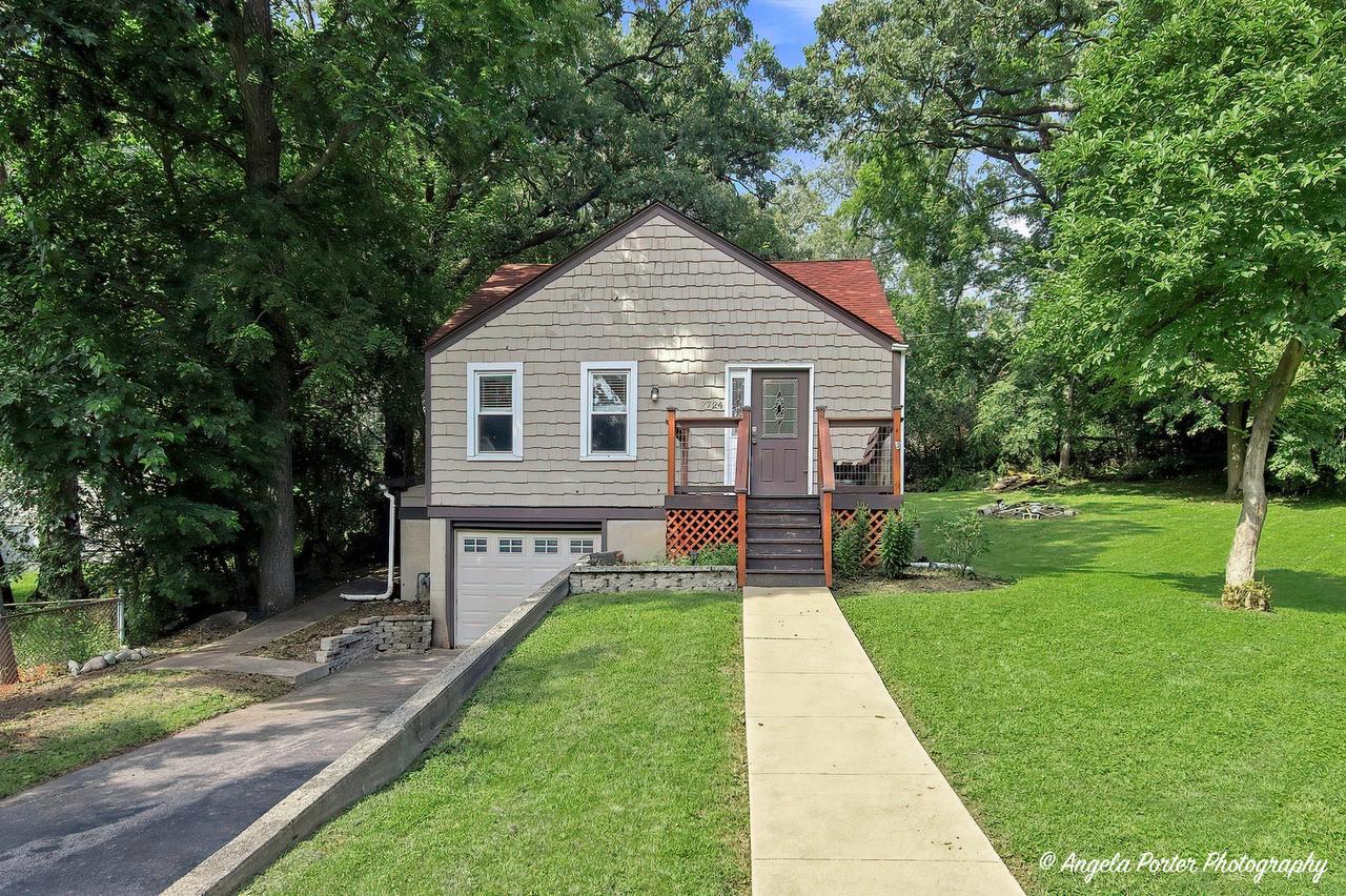 7724 S Oak Rd., Wonder Lake, IL 60097