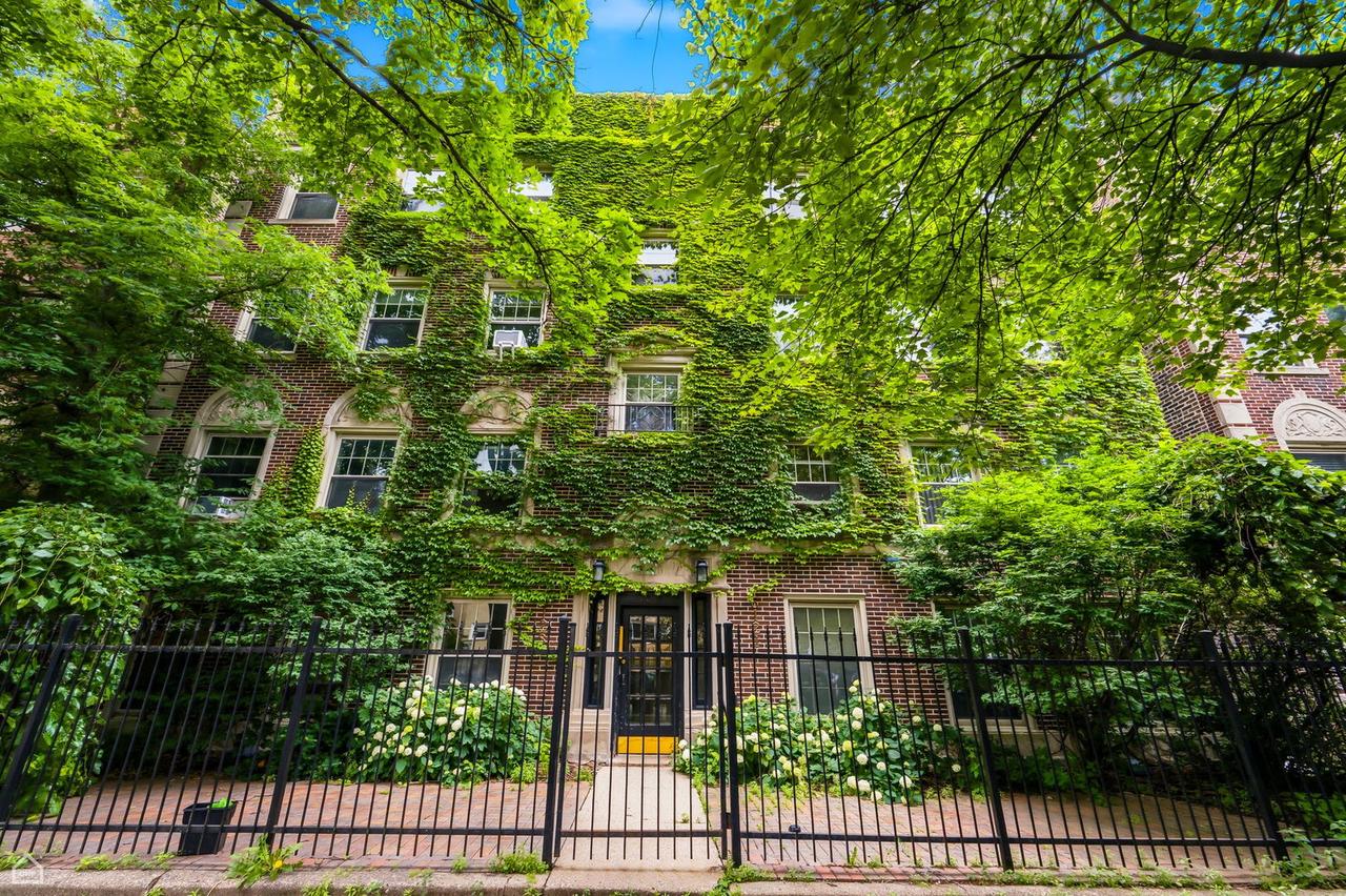 6121 N Hoyne Ave. #3S, Chicago, IL 60659