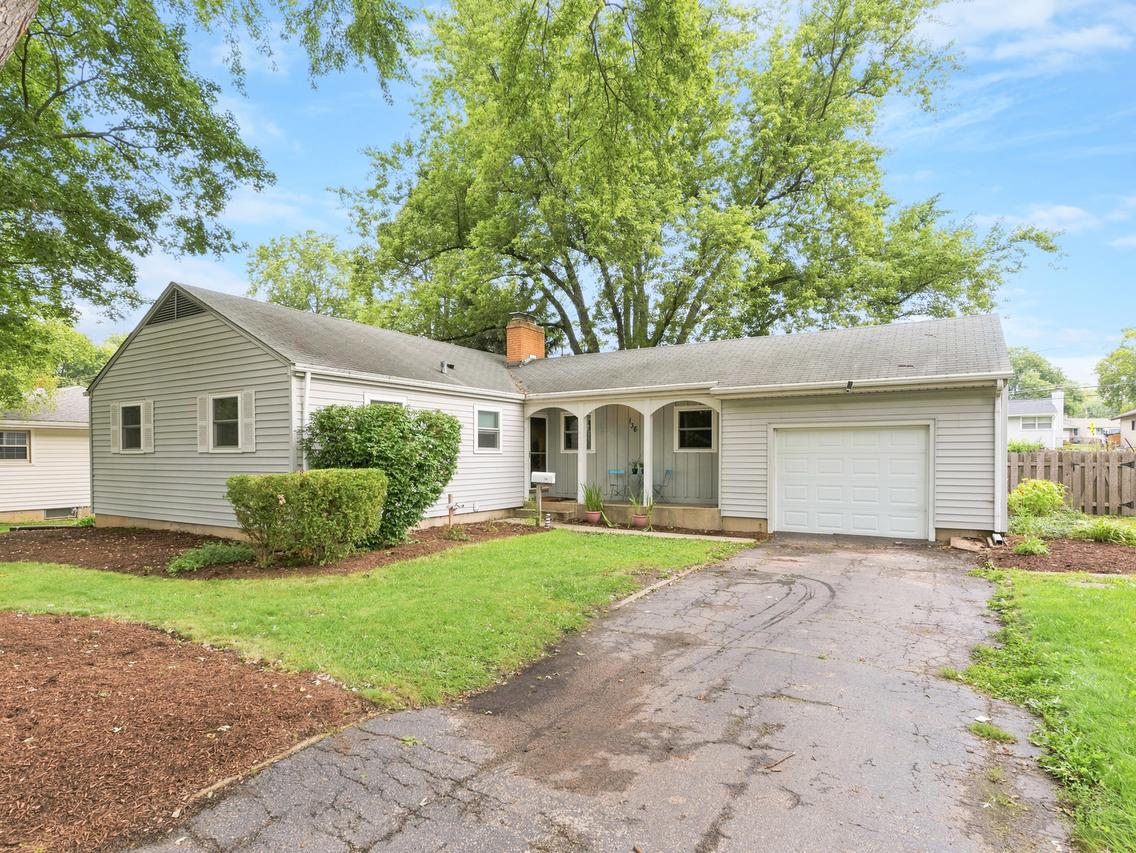 136 Park Ave., Cary, IL 60013