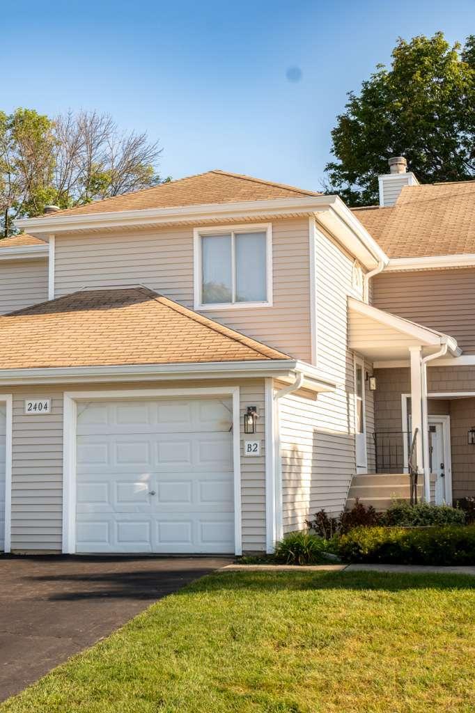 2404 Danbury Dr. #B2, Woodridge, IL 60517
