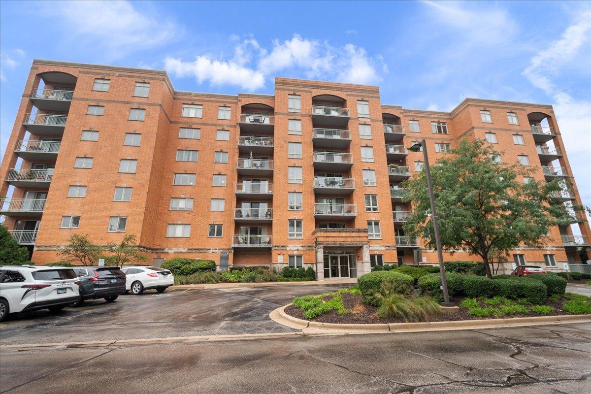 6801 N Milwaukee Ave. #402, Niles, IL 60714