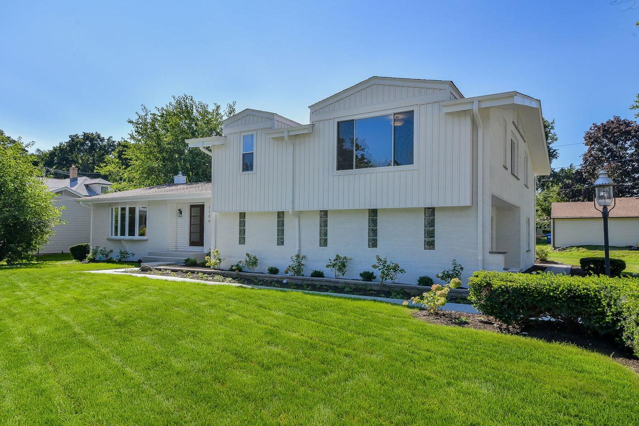 1106 North Path Dr., Wheaton, IL 60187