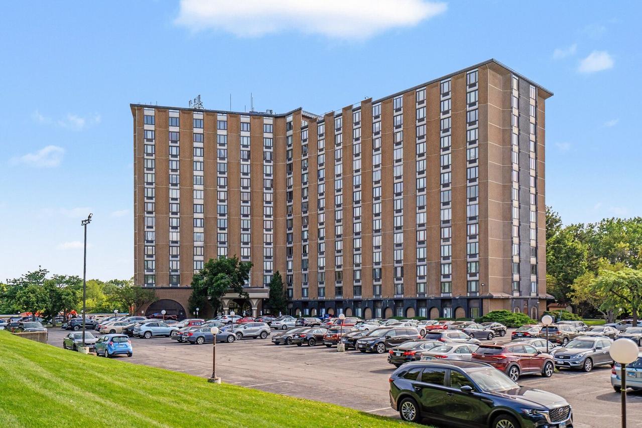 1 Renaissance Pl. #3G, Palatine, IL 60067