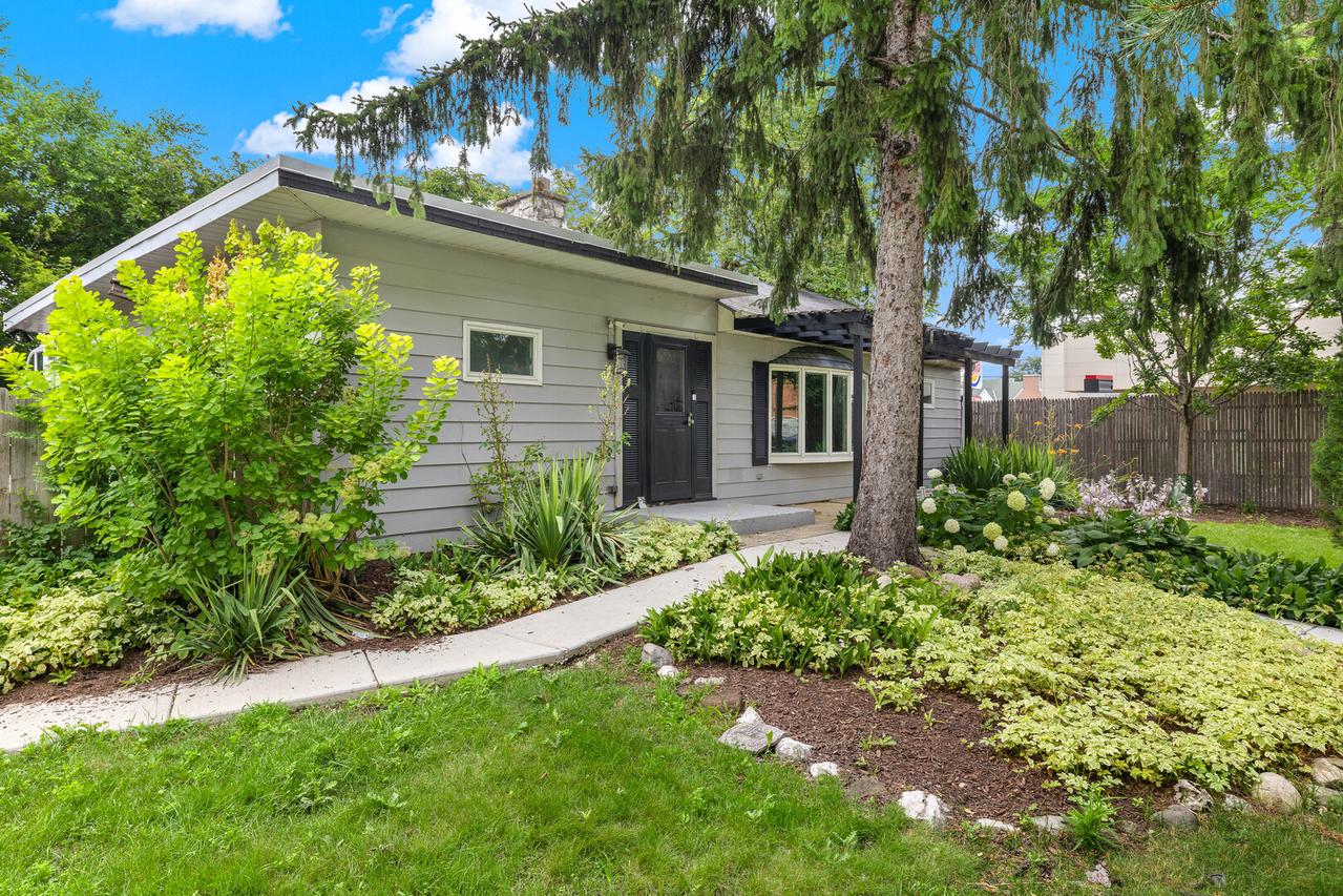 268 N Bonnie Brae Ave., Elmhurst, IL 60126