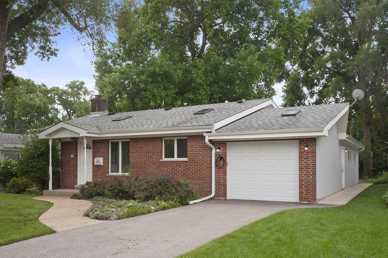 329 Chipili Dr., Northbrook, IL 60062