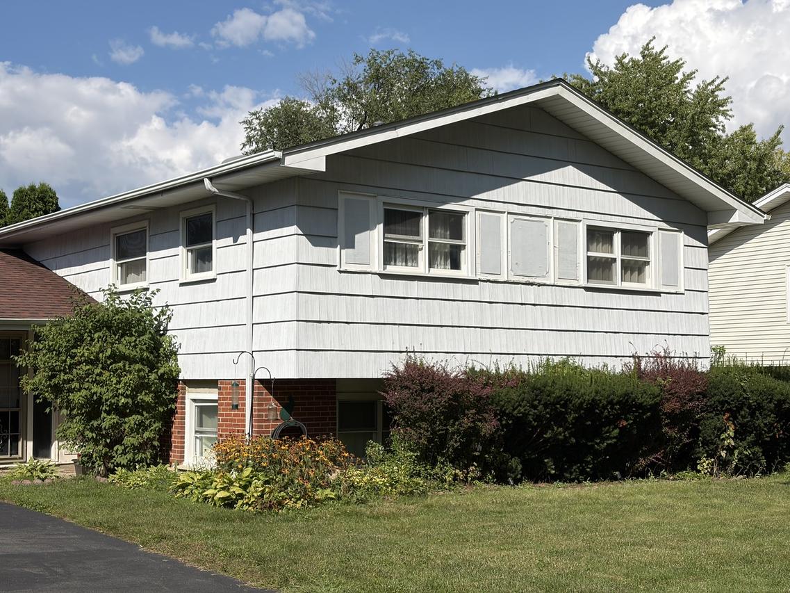 570 Jamison Ln., Hoffman Estates, IL 60169