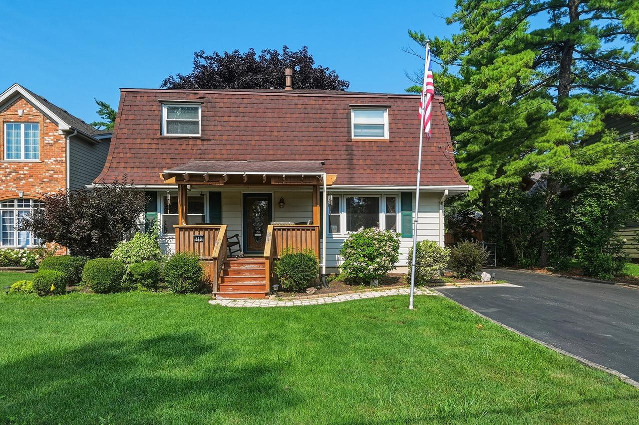 310 N Washington St., Westmont, IL 60559