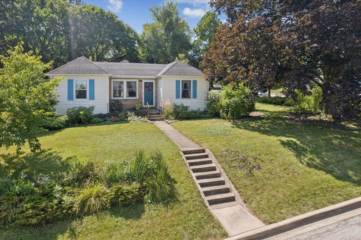25 Mosedale St., St. Charles, IL 60174